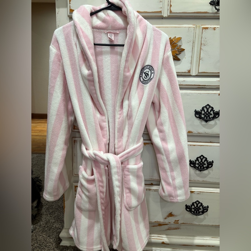 Victoria's Secret Pink and White Robe